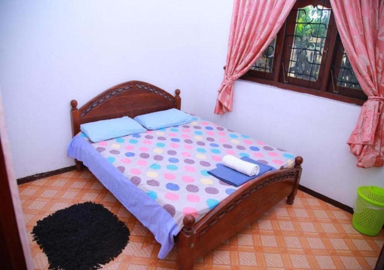 Weerakoon Guest Apartment Hikkaduwa Luaran gambar