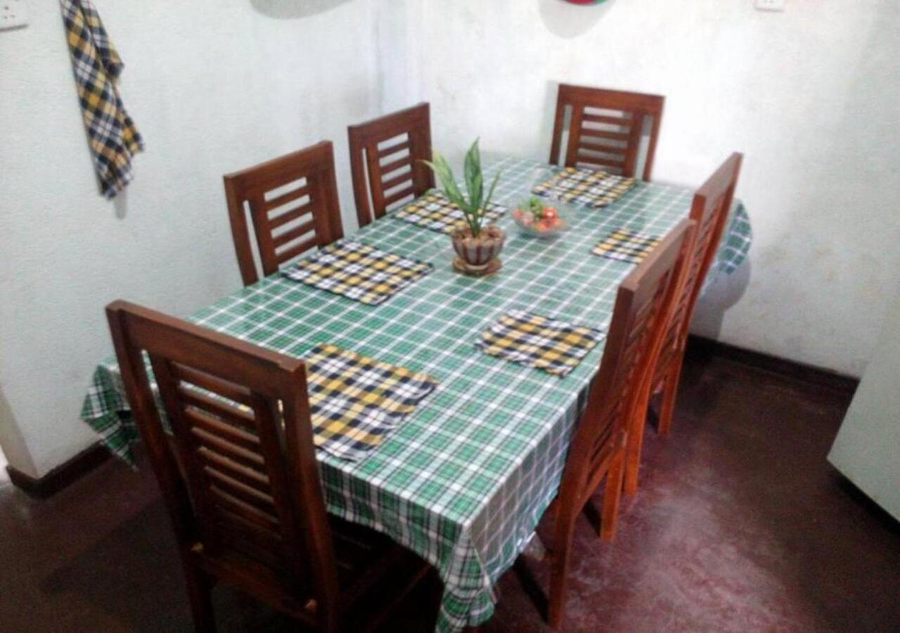 Weerakoon Guest Apartment Hikkaduwa Luaran gambar