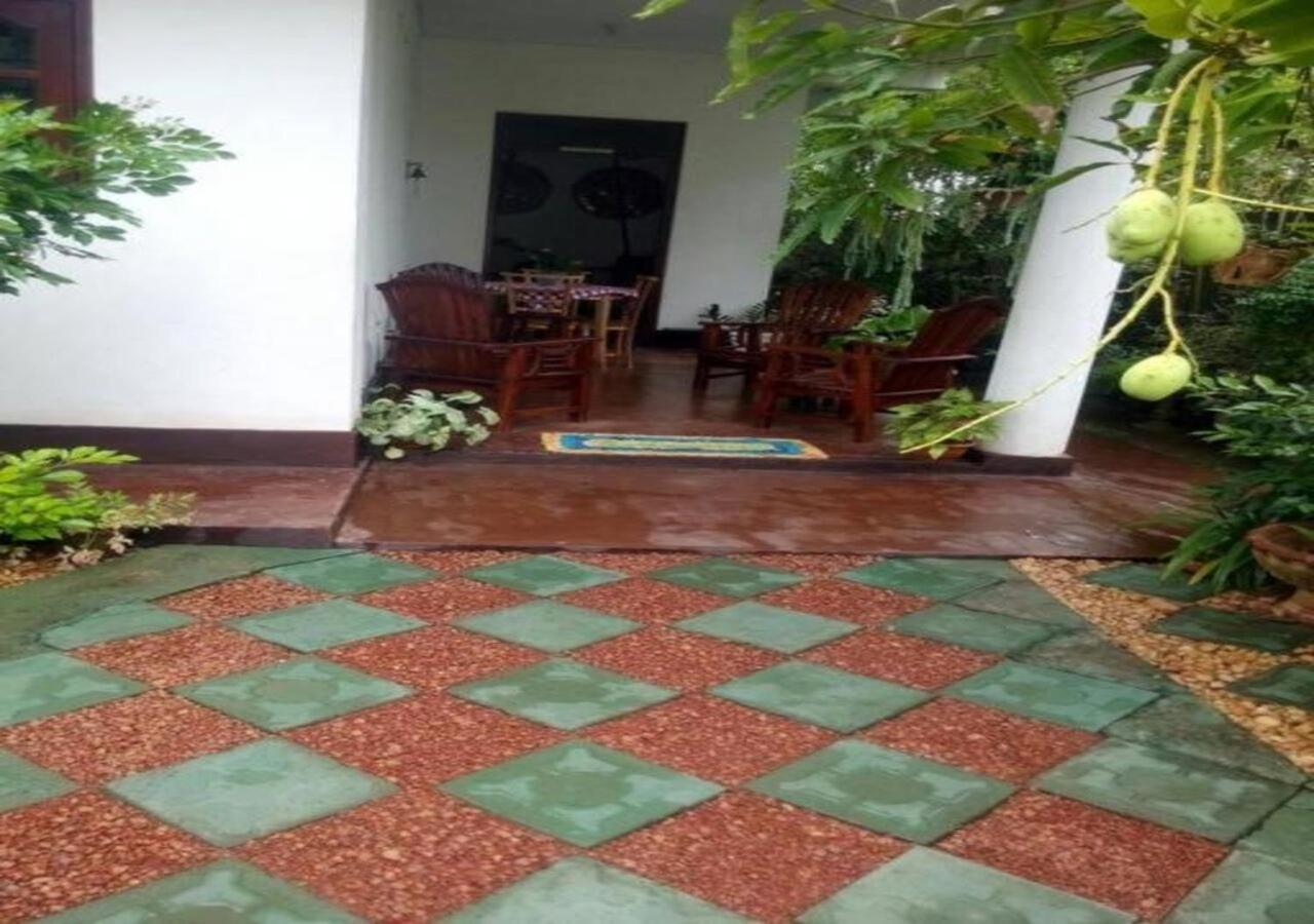 Weerakoon Guest Apartment Hikkaduwa Luaran gambar