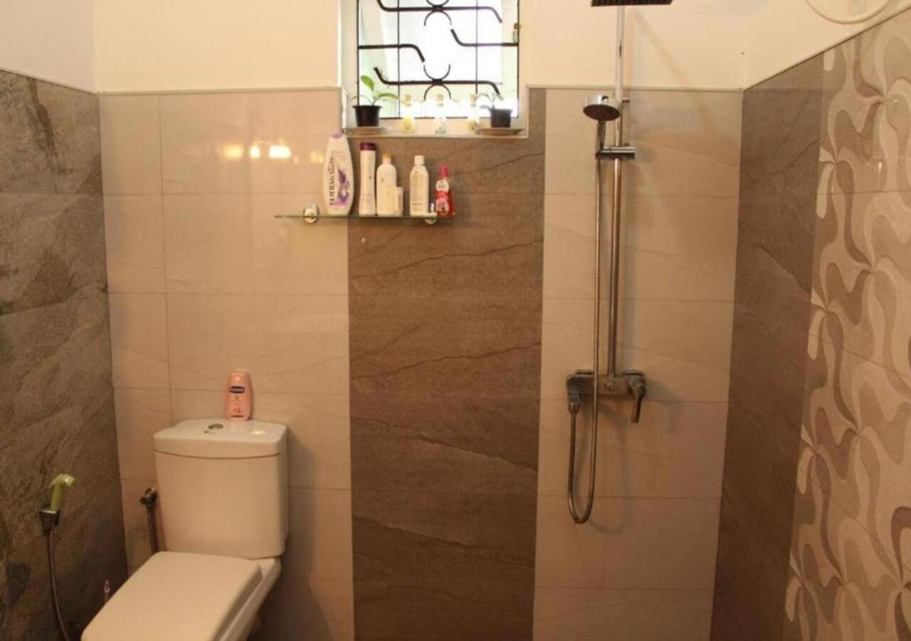Weerakoon Guest Apartment Hikkaduwa Luaran gambar