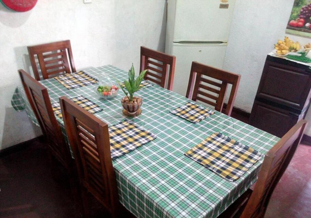 Weerakoon Guest Apartment Hikkaduwa Luaran gambar